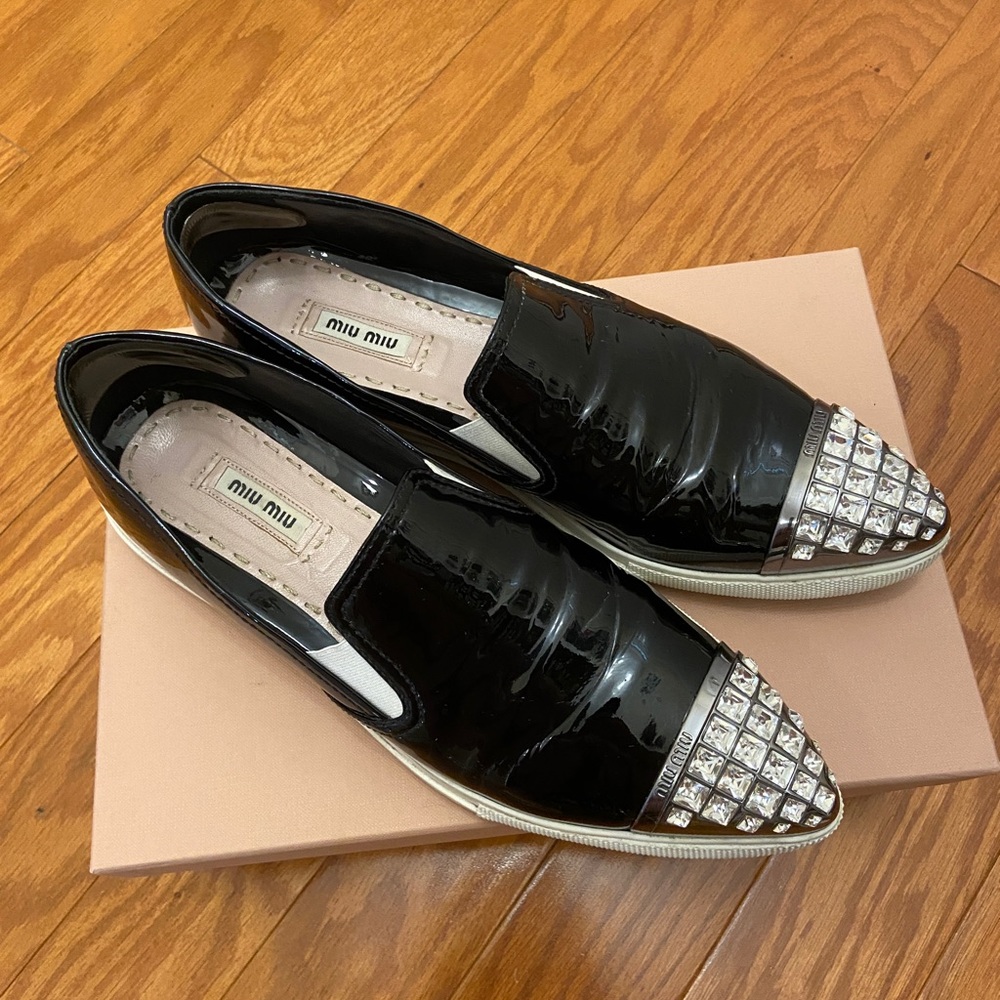 Miu Miu shoes, size run small 39 fit for 38 or 38.5.